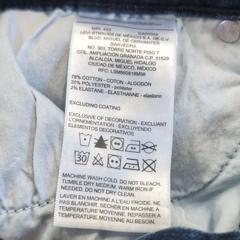 NWT Signature by Levis Distressed Cuffed Mid Rise Slim Boyfriend Denim Jeans - Picture 5 of 6